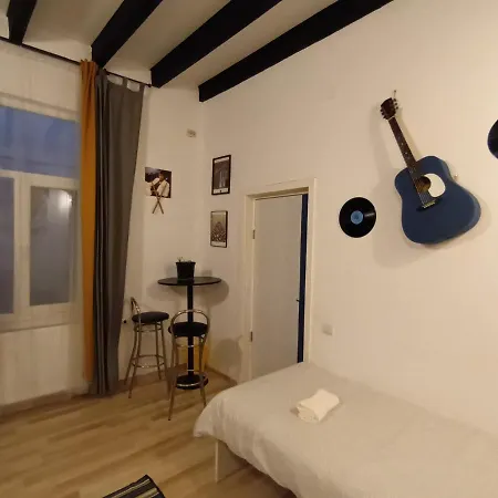 Casa Liveni דירה *